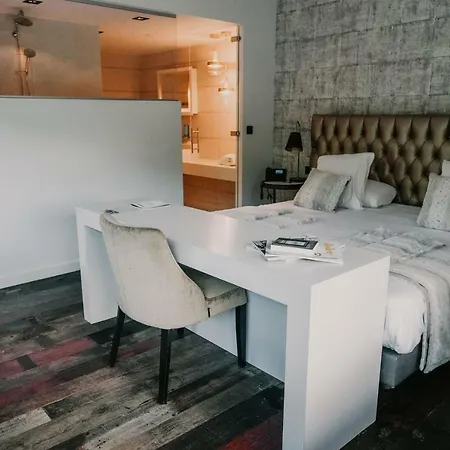 Hotell Sanglier 5*